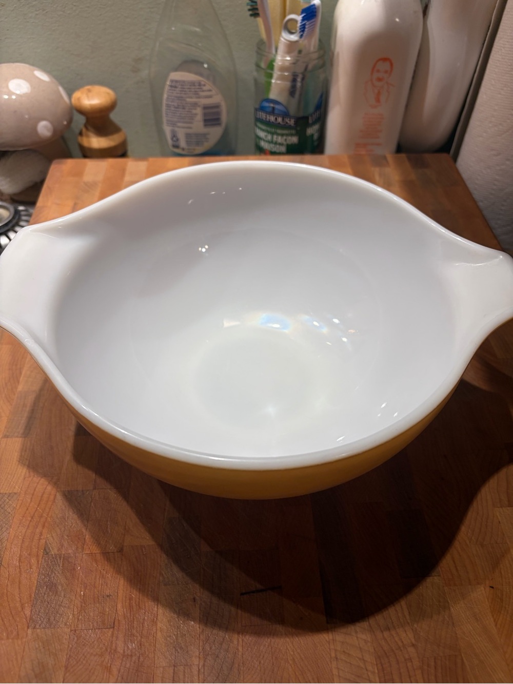 Pyrex brown and White Mixing Bowl with Dual Spouts woodland flowers
